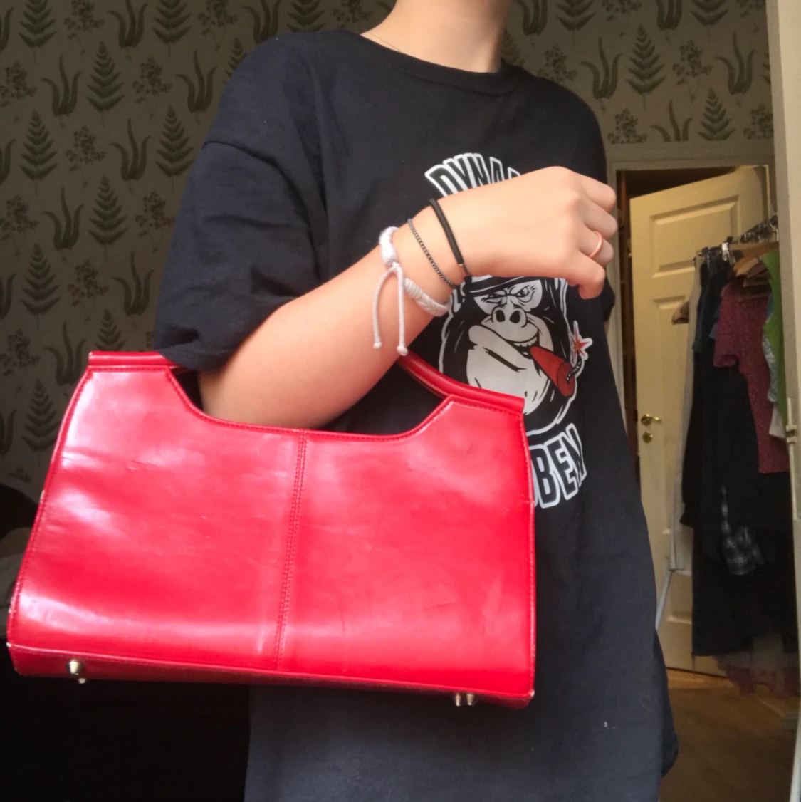 Röd väska  - 91
