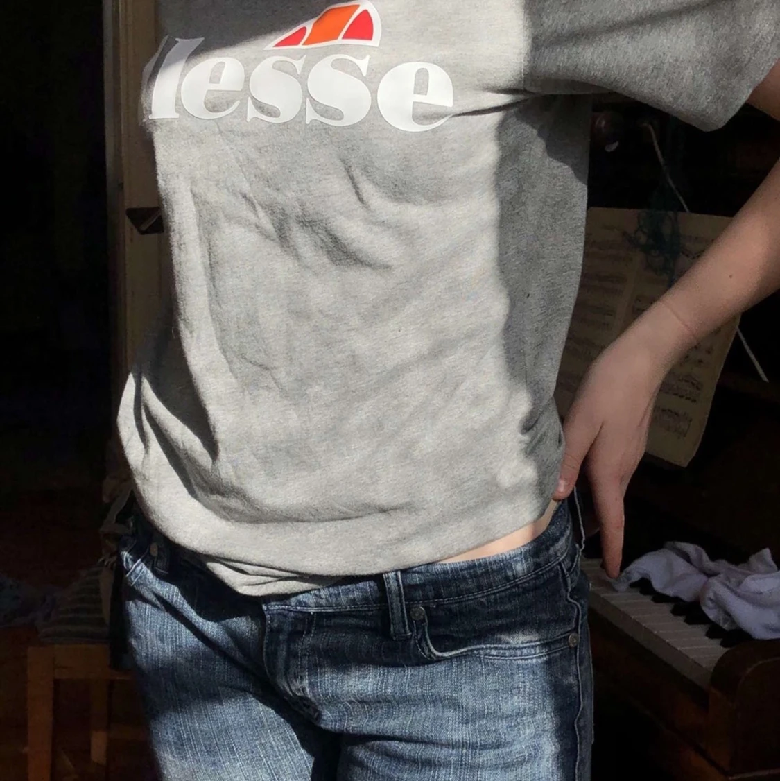 En grå ellese tröja  - 90