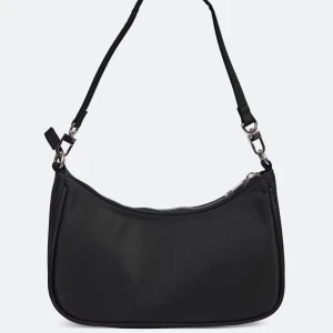 Baguette bag - Säljer finaste väskan pga ska köpa en ny. Den lilla 4kanten jag zoomat in på trillade av första gången jag använde den, säljer därför den billigt. Använd fåtal gånger. Köparen står för frakten ❤️