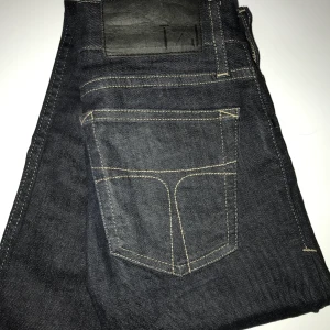Tiger of Sweden - Säljer mina helt oanvända jeans från Tiger of Sweden Jeans då dom är för små för mig. Model: Slender Storlek , 24/32 Köparen står för frakten, annars möts upp inom Stockholm.