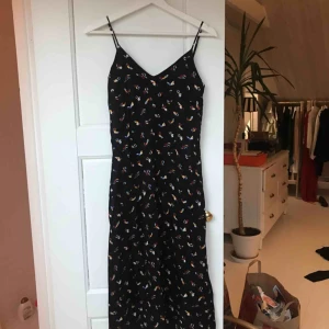  - Klänning från stories passar en liten 34