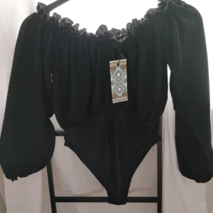  - Ny med lappar kvar . 