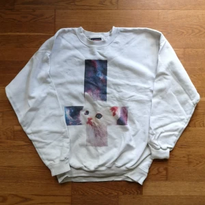  - Supersöt tröja i storlek M, inga fläckar eller defekter. 