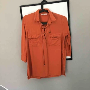  - Jätte fin skjorta/blus från Abercrombie & fitch. Väl Använd. I perfekt skick. Storlek medium
