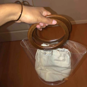  - Fin genomskinlig väska från Gina Tricot. Endast använd 1 gång. Köparen betalar frakt!