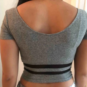  - Topp från h&m storlek xs. Endast använd på bild. 