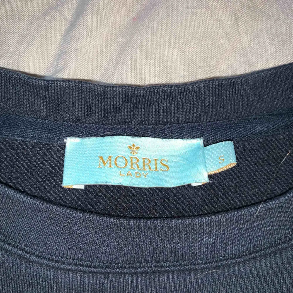 Säljer en Morris tröja i väldigt bra skick. Säljes på grund av att den inte kommer till användning längre. Inköpspris ca 1000kr. Priset är inklusive frakt.. Tröjor & Koftor.