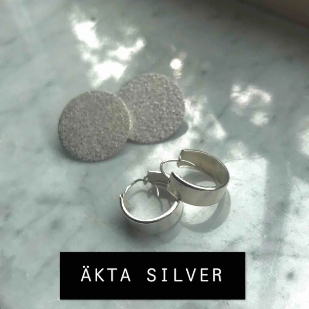 Silverringar (ÄKTA silver) - 60kr SÅLDA  Platta örhängen (ej äkta silver) - 20kr. Accessoarer.