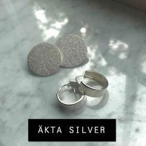 Silverringar (ÄKTA silver) - 60kr SÅLDA  Platta örhängen (ej äkta silver) - 20kr