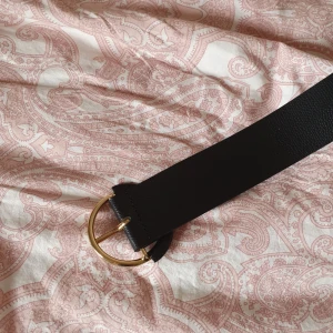  - Nytt skärp från hm i storlek xs Frakt 27kr Betalning via swish 