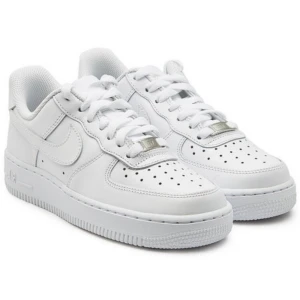  - Nike Air Force 1, använda endast tre gånger pga för stor storlek
