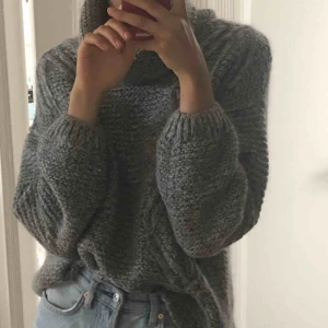  - Extremt bra kvalité! Köpt på Zara för 799kr!  Använd ofta, men då den är fortfarande är i bra skick! 