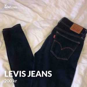 Lågmidjade jeans - levis - använda några få gånger, väldigt bra skick!✨ 📦köparen står för frakt💕