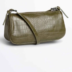  - skit fin väska från gina! köpt för 320 kr säljer för 200🤗