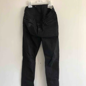  - Mörka byxor 🗝 kan mötas upp i Jönköping annars står köparen för frakten