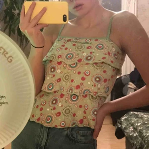 - - Ett supersöt line köpt på second hand perfekt till sommaren. Köpare står för frakt (43 kr) Om man vill ha fler bilder är det bara att skriva.