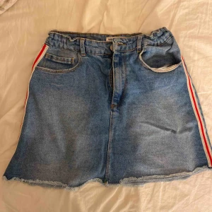  - Superfin kjol från zara, är justerbar i midjan