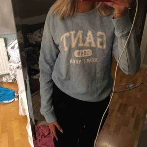  - Fin gant tröja i strl 160 men inte alls liten, den känns precis som en S🤍🤍