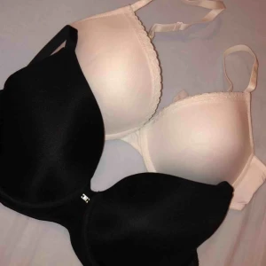  - Säljer dessa oanvända bh:ar. Den svarta är 80C och den vita är 85C. En för 75kr eller båda för 100kr. Köparen stå för frakt. 