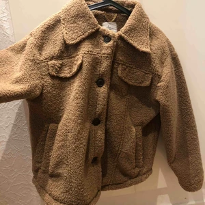  - Helt oanvänd jacka säljs för högst bud, inköpspris - 399kr.