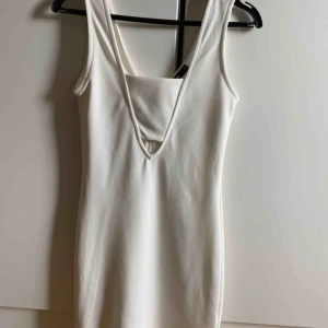  - Klänning från bikbok, passar bra till avslutningar etc. Använd endast ett fåtal gånger 
