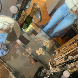 Abercrombie & Fitch Ljusa Jeans - Skit snygga ljusblåa jeans! Inköpta i Köpenhamn förra sommaren, bra skick! Pris kan diskuteras vid snabb affär:) Frakt tillkommer!