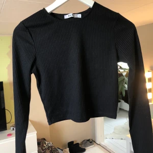 Tight topp nakd - Tight ribbad Crop top strl s
