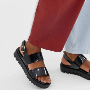 Sandaler - Säljer dessa balla sandaler från asos som jag köpte förra sommaren! Använda någon enstaka gång ❤