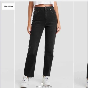 Na-Kd jeans svarta - Säljer dessa populära jeans från Na-Kd pga för små för mig:( 