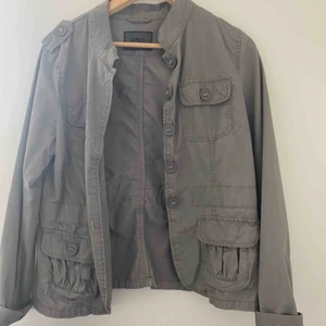  - Säljer denna fina jeansjackan från ONLY! Jättefint skick trots att den har hängt med ett par år! Priset kan diskuteras!  100kr+frakt