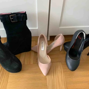  - Diverse klackar De rosa är storlek 35  De andra är storlek 36  