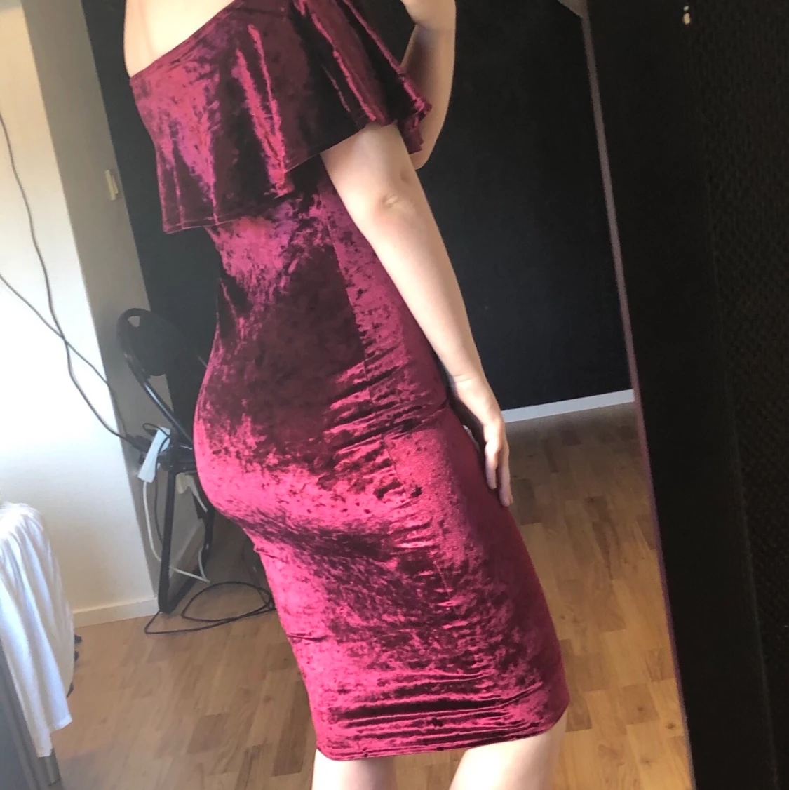 vinröd off shoulder klänning storlek S - 91