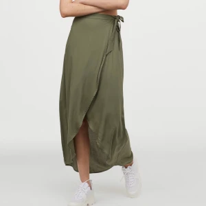 Kjol med slits - Snygg inför sommaren 😍 frakt: 44kr 