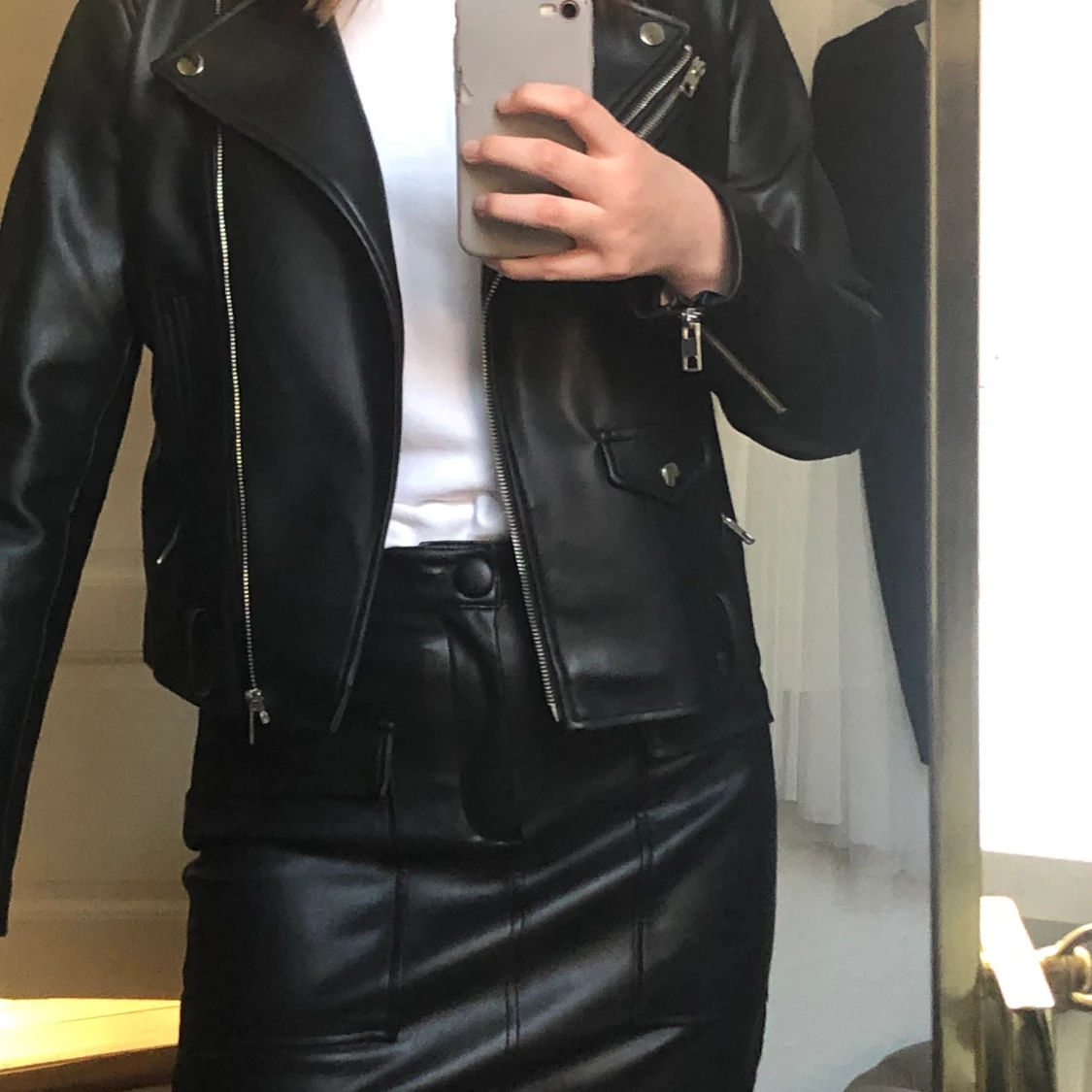 Kort ”skinnkjol” från zara