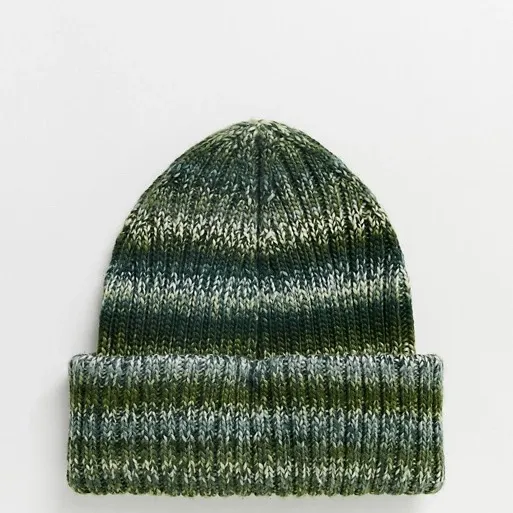 SÖKER!! Letar efter exakt denna mössa från weekday, grön space knit beanie. Accessoarer.