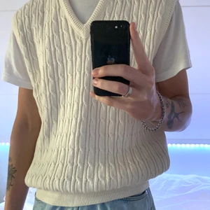 Väst - Väst, passar M/L beroende på hur man vill att den ska sitta