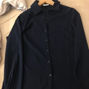 Skjorta vila storlek XS/S - Mycket fin skjorta inte så gammal. Fin skick