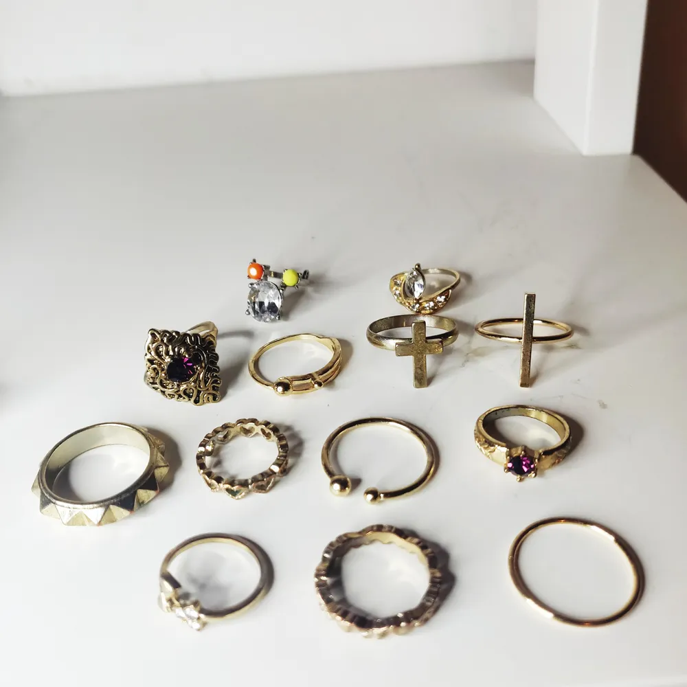 Klassiska och snygga ringar i olika motiv och detaljer. Köp 1 ring för 3kr eller alla ringar för 20kr! (pris går att diskutera) Skickar via PostNord 11kr frakt 🥰. Accessoarer.