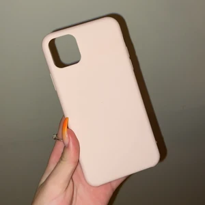 Rosa mobilskal iPhone 11 Pro - Säljer ett fullt fungerande skal. Säljer pga att jag köpte till fel mobil, så det är helt nytt