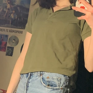 superfin polo! - Kan mötas upp vid köp över 100kr, annars står köparen för frakten 🥰 