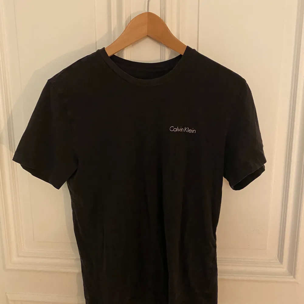 Calvin Klein T-Shirt. Sällan använd. Storlek S. T-shirts.