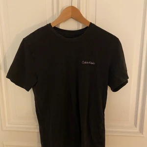 Calvin Klein T-Shirt - Calvin Klein T-Shirt. Sällan använd. Storlek S