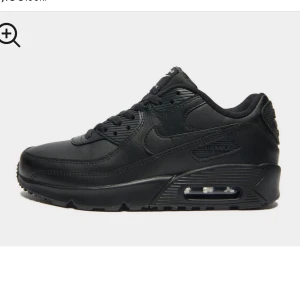 Nike air Max  - Nike air Max. Storlek 38,5. Säljer dessa pga jag aldrig använder dom. Använt dom få få gånger. Dock är det lite färgstänk (se bild). Testar att sälja utifrån någon är intresserad. Färgen kan ju gå bort med något mirakel medel, men inget jag prövat. Annars super fint skick. Frakten kostar 63kr & är spårbar 