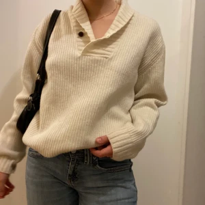 tröja! - Tröja i bra skick! Jag på bilden är s! Kan mötas på söder annars står köparen för frakt på 64kr!❤️