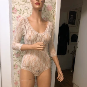 Spetsbody <3 - Frakt tillkommer alt avhämtning i Stockholm