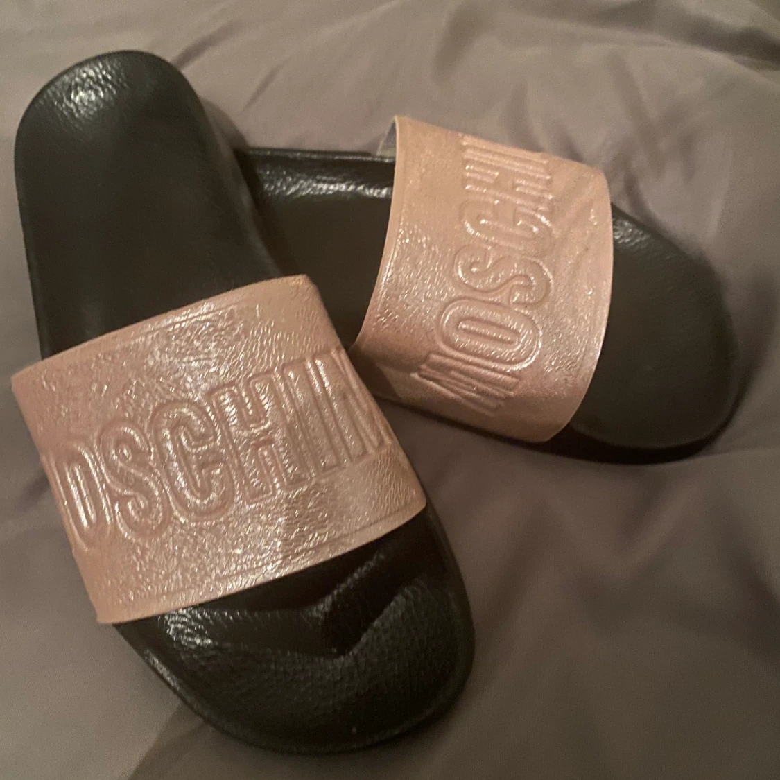 Moschino tofflor  - 90