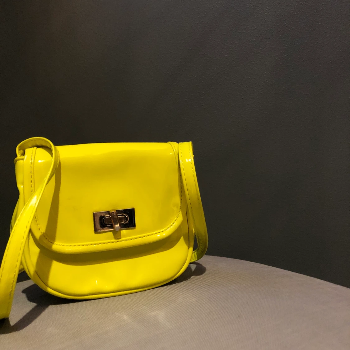 Neongul crossbodybag - 90