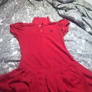 Rosa ralph lauren kragtröja storlek xl - Rosa ralph lauren kragtröja storlek xl, i bra skick.