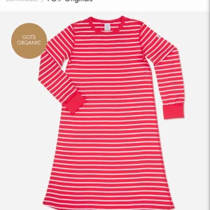  - Ett rött polarn o pyret nattlinne, fint skick och aldrig använt