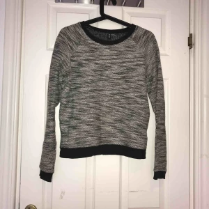  - Tröja från H&M i bra skick! Möts upp i Uppsala eller så står köparen för frakten!:)